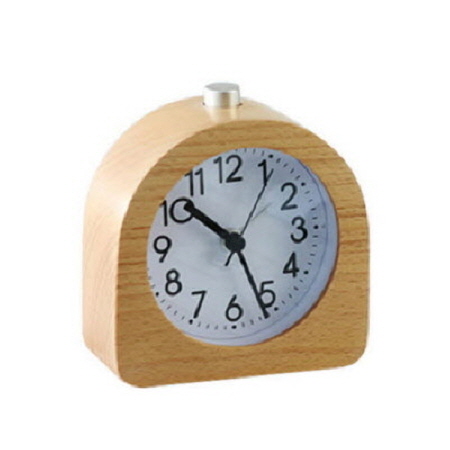 자연스러운 원목 바탕 아날로그 탁상시계