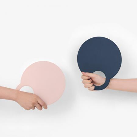 화이트 블루 그레이 휴대용 접이식 핸드부채 화이트 블루 그레이 휴대용 접이식 핸드부채