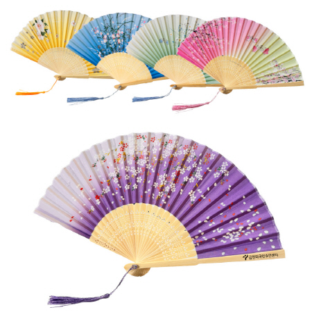 다양한 색상의 벚꽃 그림 접이식 한국 전통 종이 부채