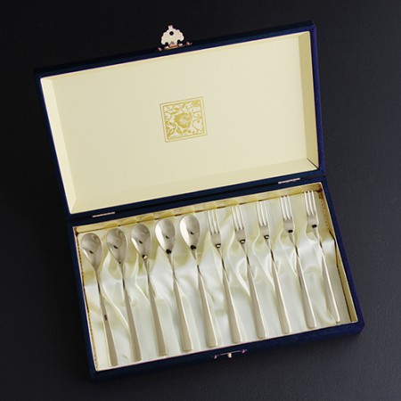 화이트 12P 스테인리스 수저세트 고급 케이스형 화이트 12P 스테인리스 수저세트 고급 케이스형